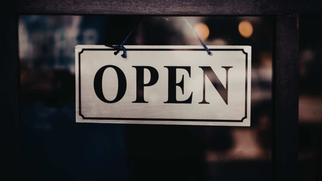 ป้าย Open สำหรับเจ้าของธุรกิจที่เพิ่งเปิดบริษัทใหม่และต้องการคำปรึกษาด้านบัญชีภาษี